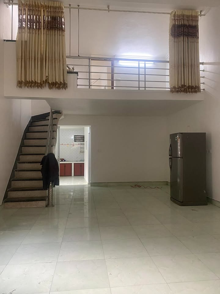 Nhà 2 tầng ngõ Trần Huy Liệu, thông thoáng