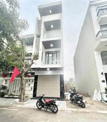  Nhà 4 tầng mặt đường Bãi Viên