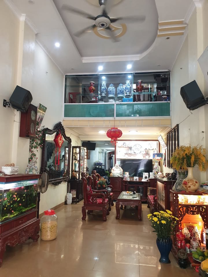  Bán nhà mặt đường Vị Xuyên – Nam Định 130m², 3 tầng, 4PN, vừa ở vừa KD, có sân vườn & hồ cá Koi