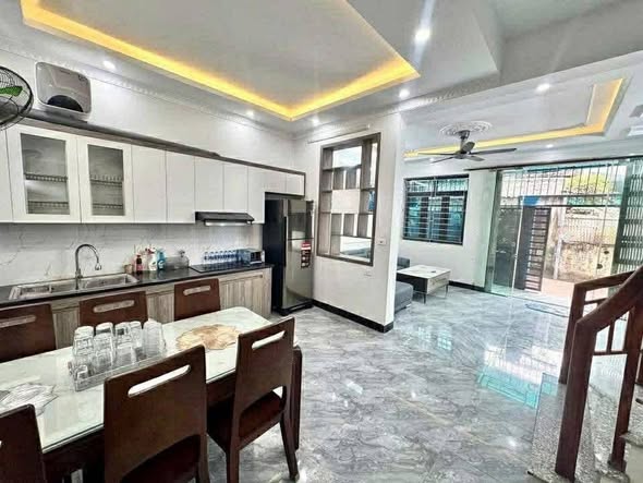 CHO THUÊ NHÀ 3 TẦNG ĐƯỜNG TRẦN THÁI TÔNG FULL ĐỒ