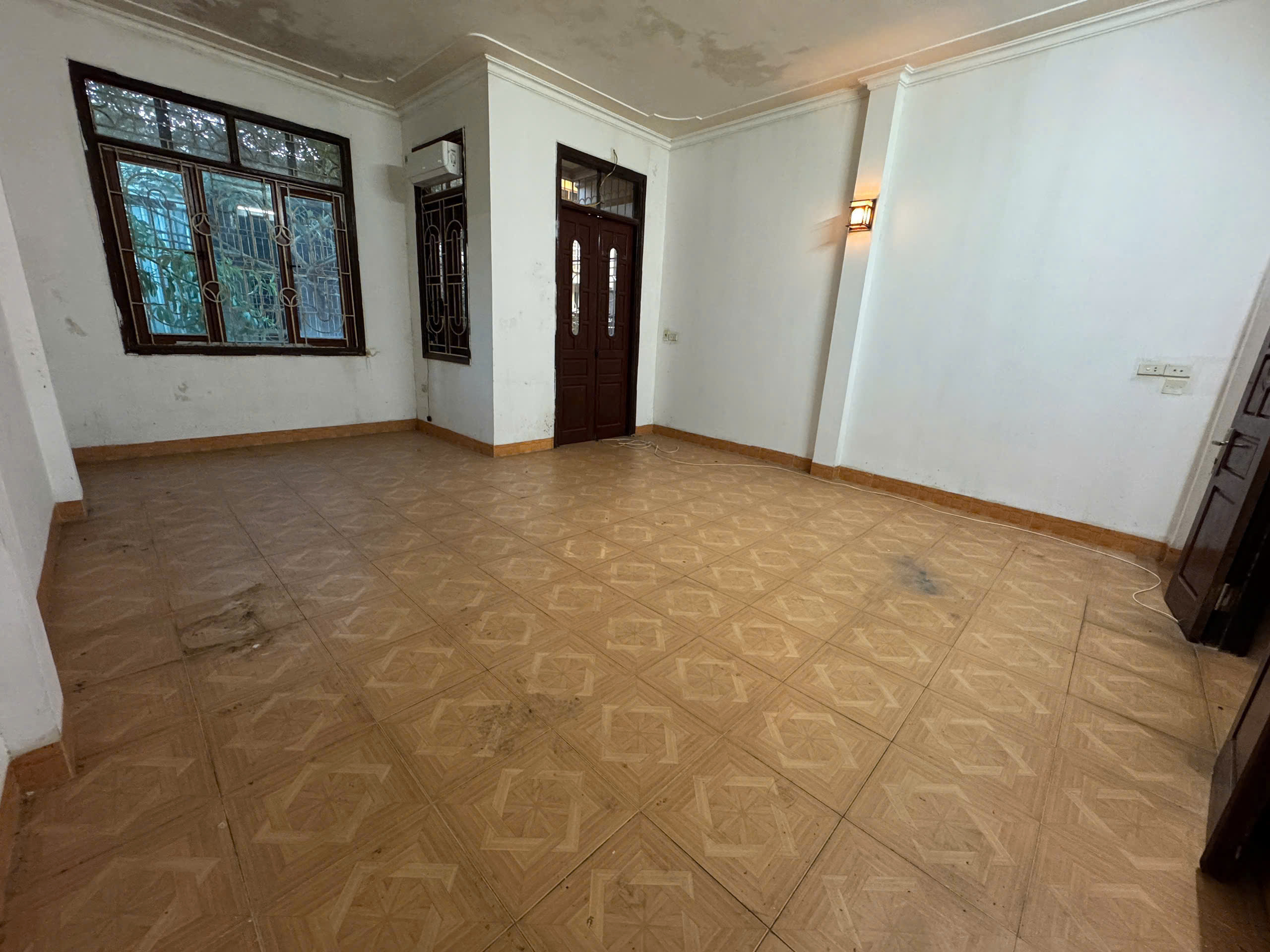 CHO THUÊ NGUYÊN CĂN 4 TẦNG MẶT ĐƯỜNG HAI BÀ TRƯNG
